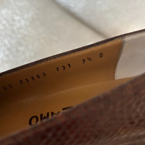 FERRAGAMO Loafers in EUC. Made in Florence. Like new! - Picture 6 of 9